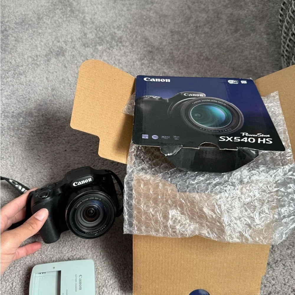 Canon Black Digital Camera with Zoom Lens